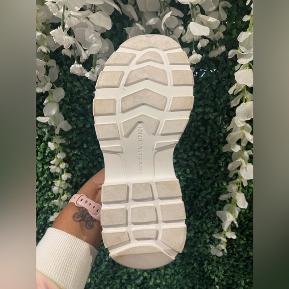 Alexander McQueen Tread Slick Low Top Sneakers WORN ONCE, LIKE NEW, size 43 - Picture 3 of 5